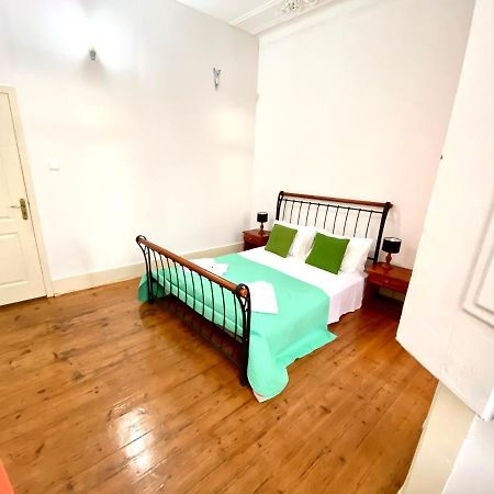 Artdeco Chiado 4 - Large Comfortable Double Room With Shared Bathroom Lisboa Екстериор снимка