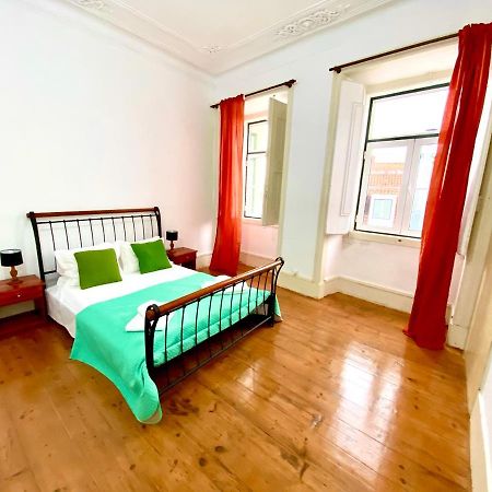 Artdeco Chiado 4 - Large Comfortable Double Room With Shared Bathroom Lisboa Екстериор снимка