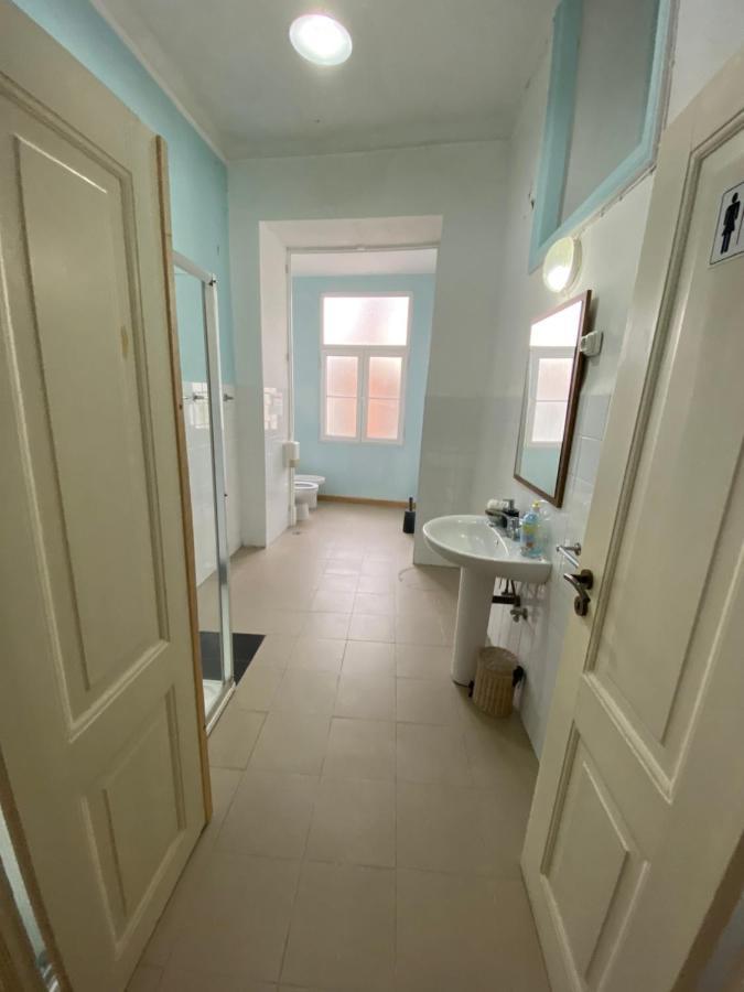Artdeco Chiado 4 - Large Comfortable Double Room With Shared Bathroom Lisboa Екстериор снимка