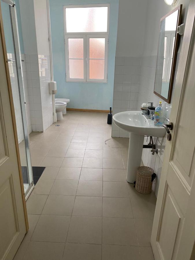 Artdeco Chiado 4 - Large Comfortable Double Room With Shared Bathroom Lisboa Екстериор снимка