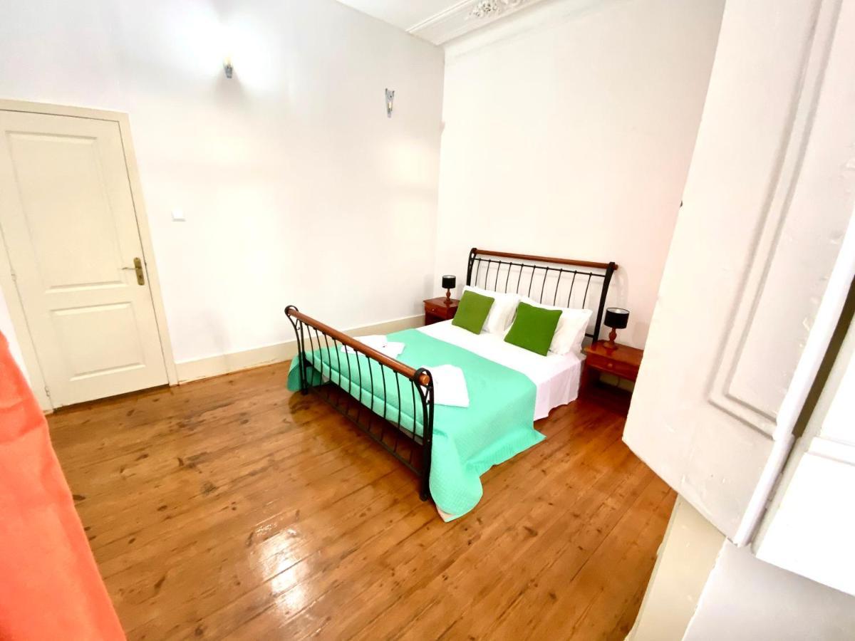 Artdeco Chiado 4 - Large Comfortable Double Room With Shared Bathroom Lisboa Екстериор снимка